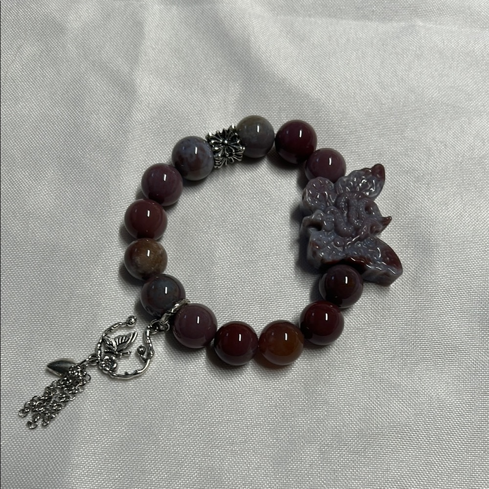 Sunshine Jewel Butterfly Agate Elastic Bracelet
Carved Silver Tone Bead. NWT